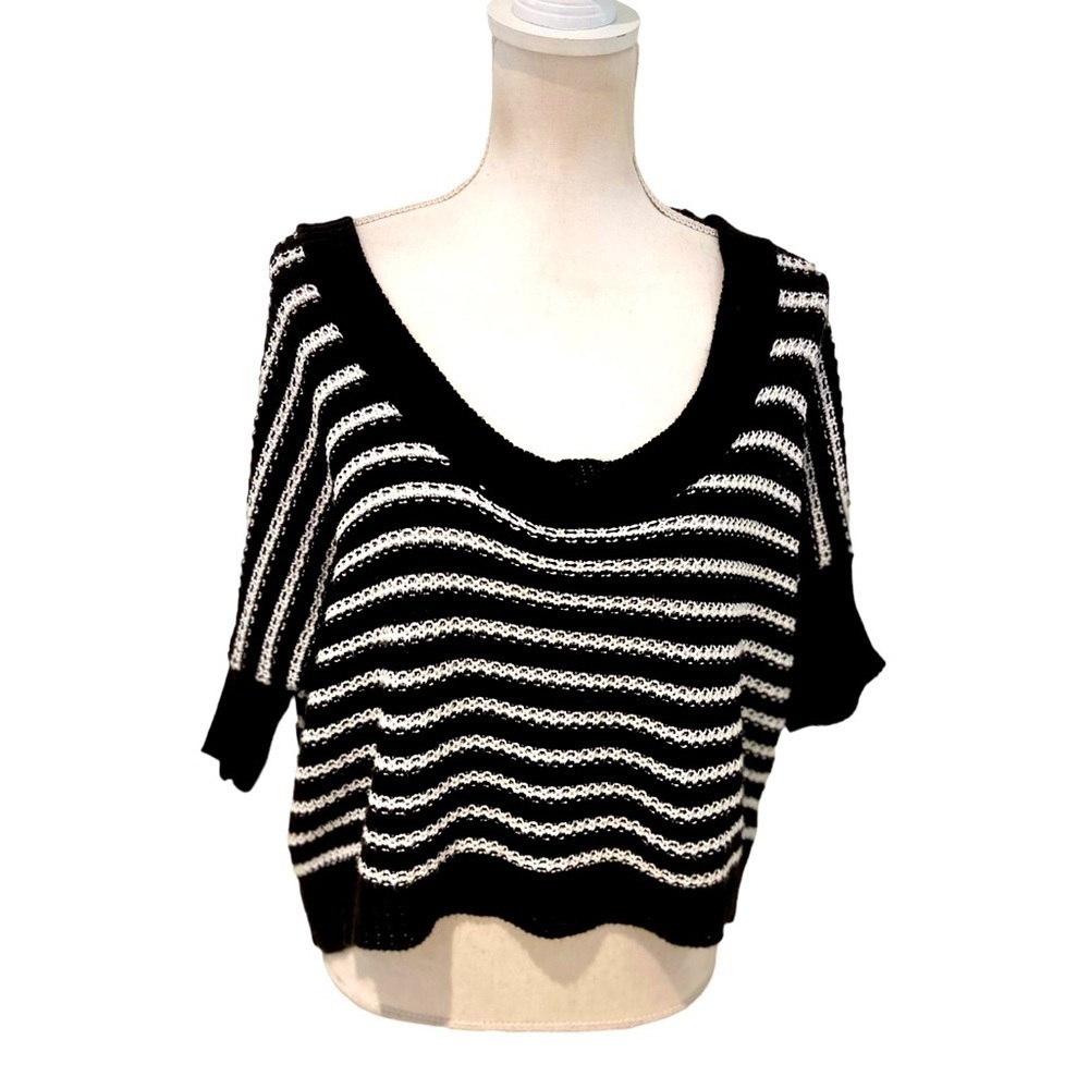 Yarn Art black/white striped oversized scoop neck cropped sweater size small